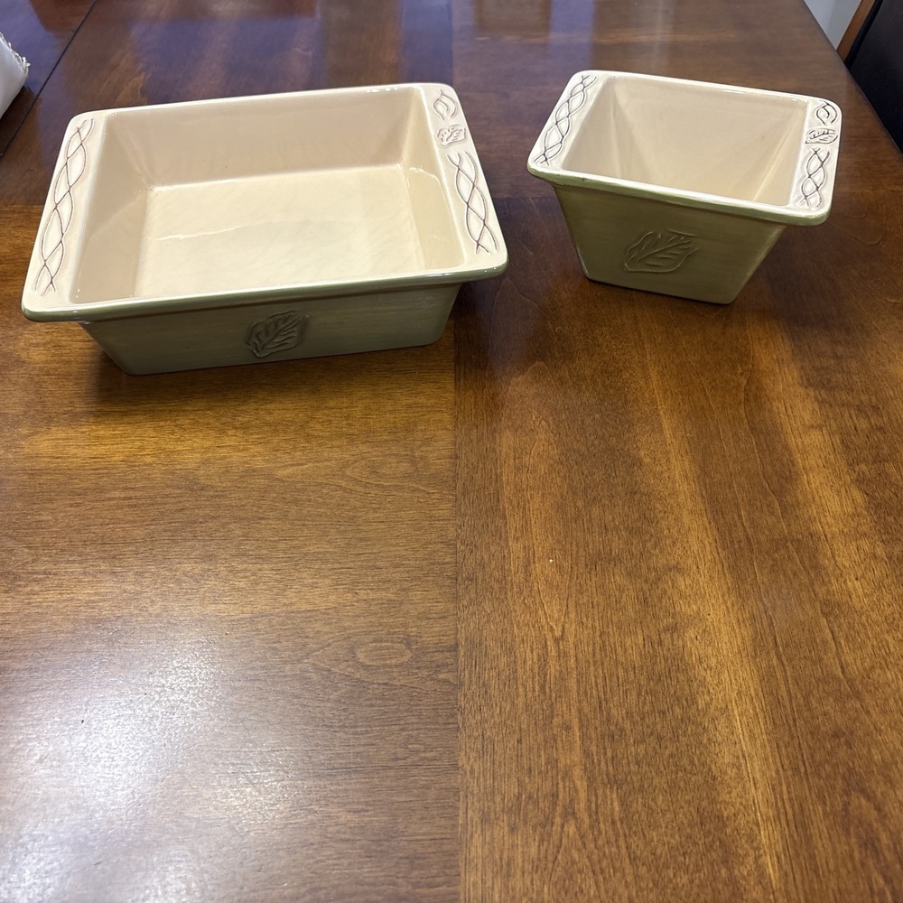 Tastefully‎ Simple Set of 2 Pc Serving Set. Ceramic Green Leaf Pattern